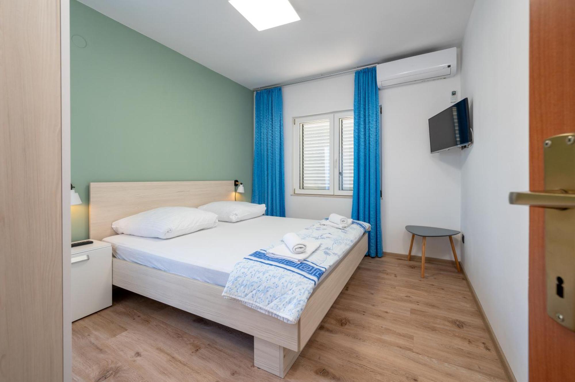 Apartments Zdravko Трогір Екстер'єр фото