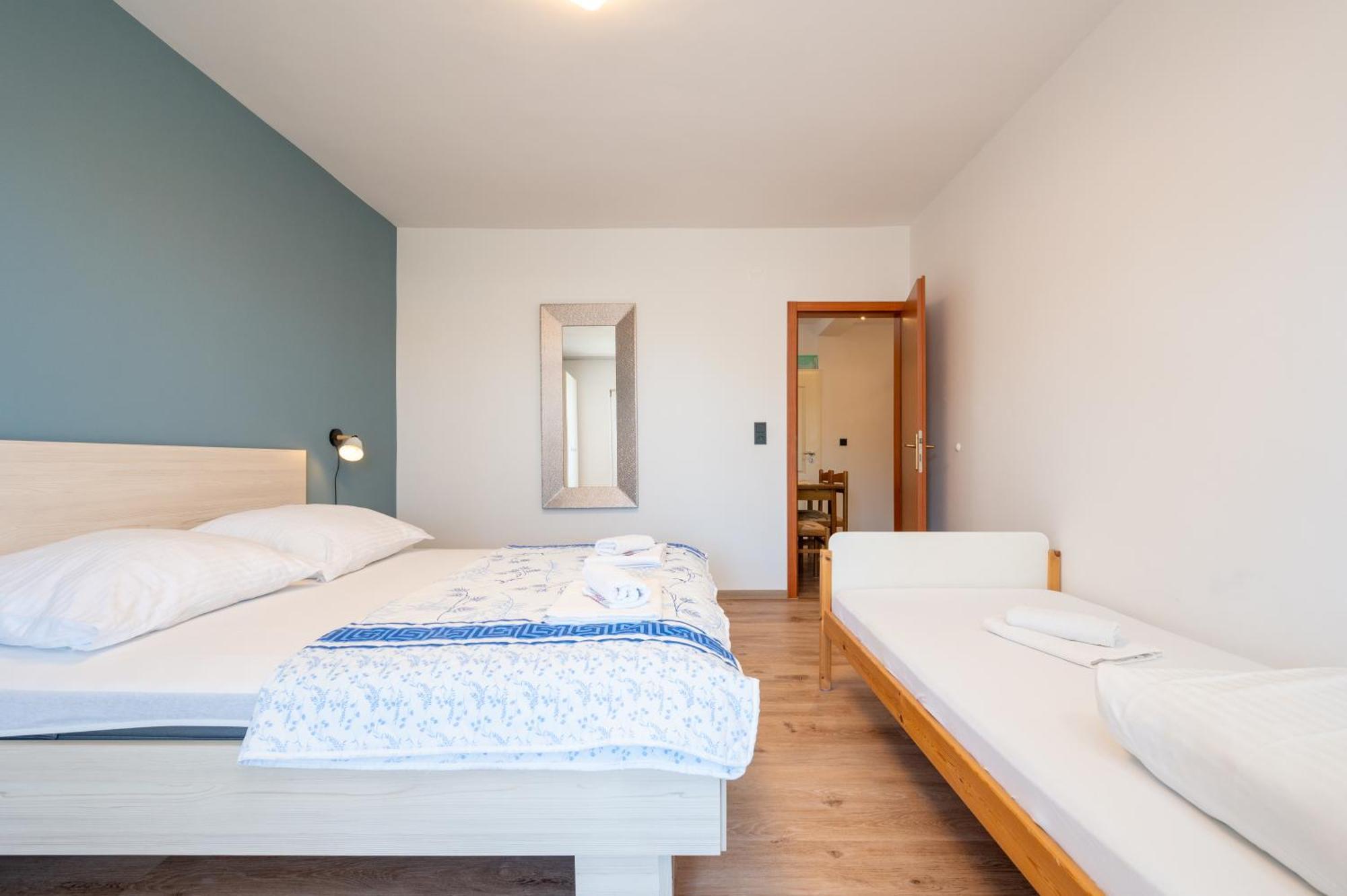 Apartments Zdravko Трогір Екстер'єр фото
