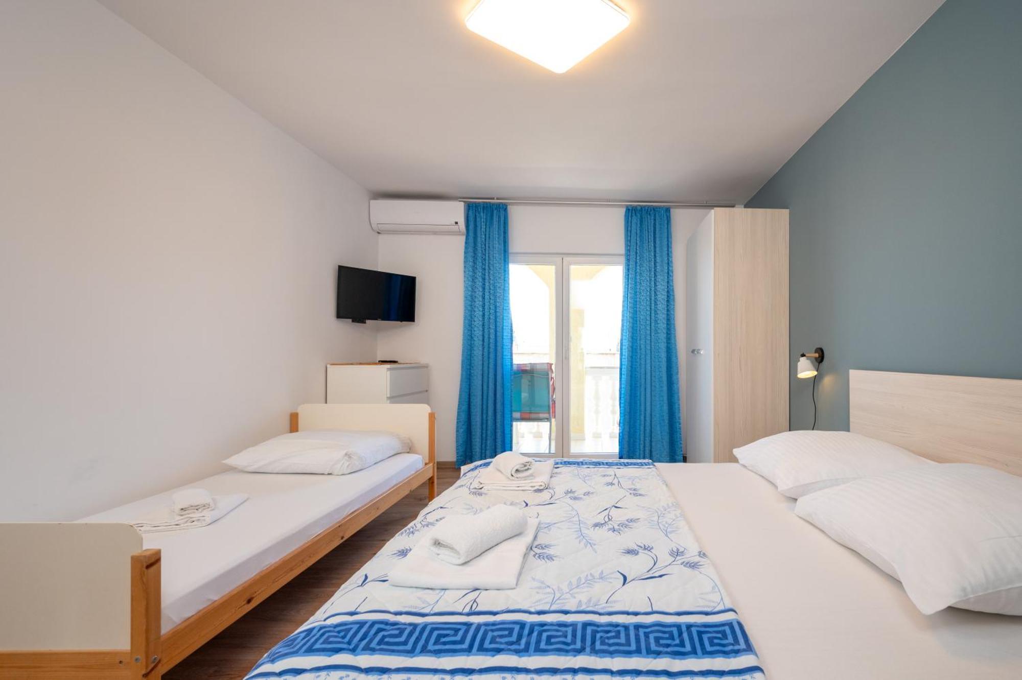 Apartments Zdravko Трогір Екстер'єр фото