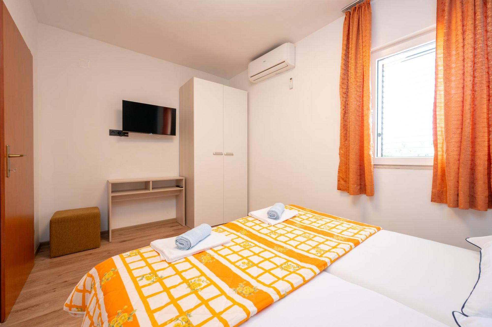Apartments Zdravko Трогір Екстер'єр фото