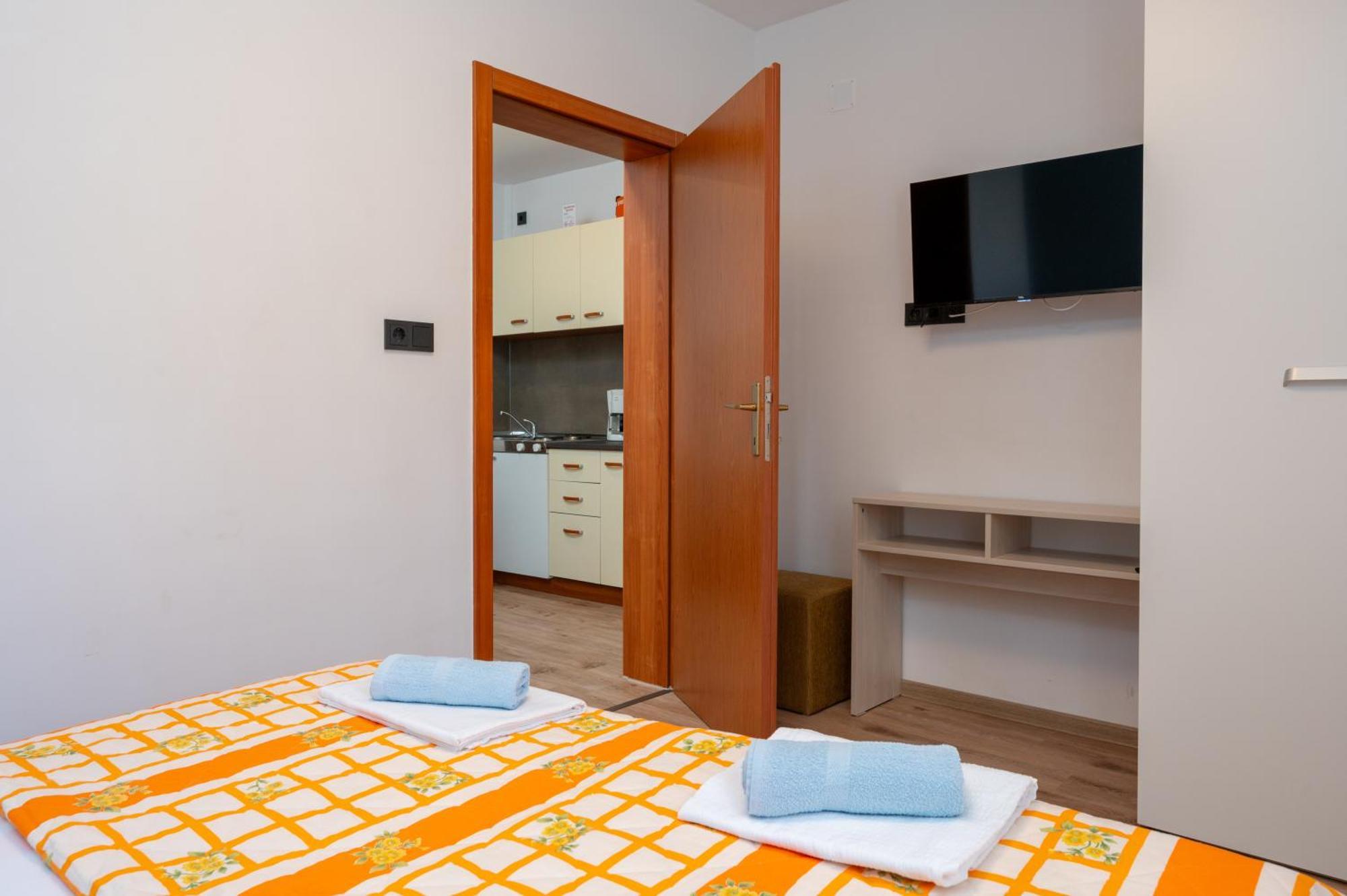 Apartments Zdravko Трогір Екстер'єр фото