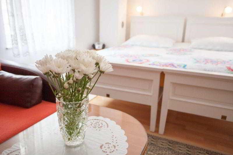 Apartments Zdravko Трогір Екстер'єр фото